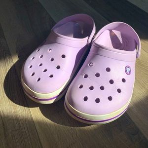 Lilac crocs💐